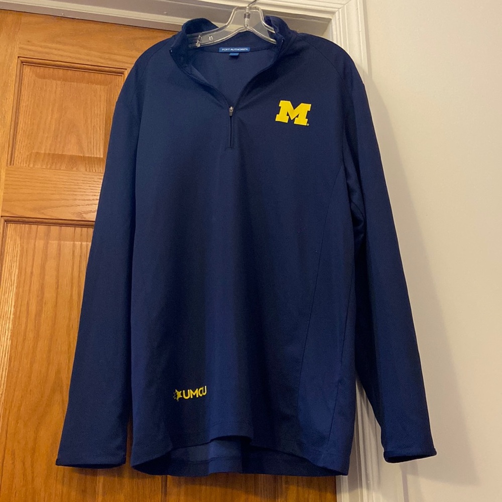 XL University of Michigan quarter zip with UMCU logo